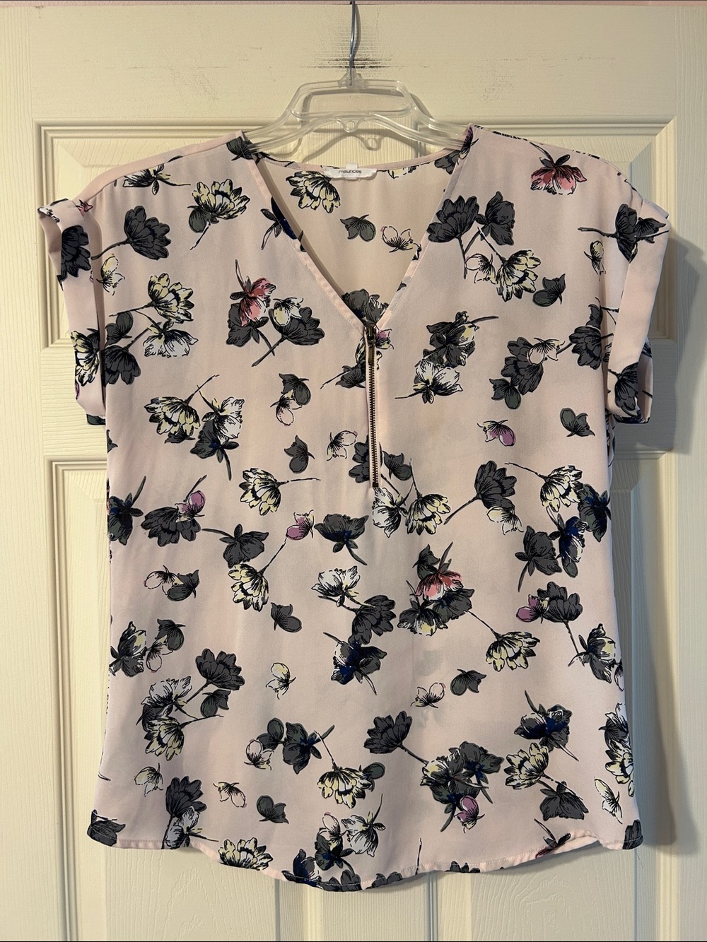 Maurice’s Women’s Floral V-Neck Zip Front Top - Light Pink Small